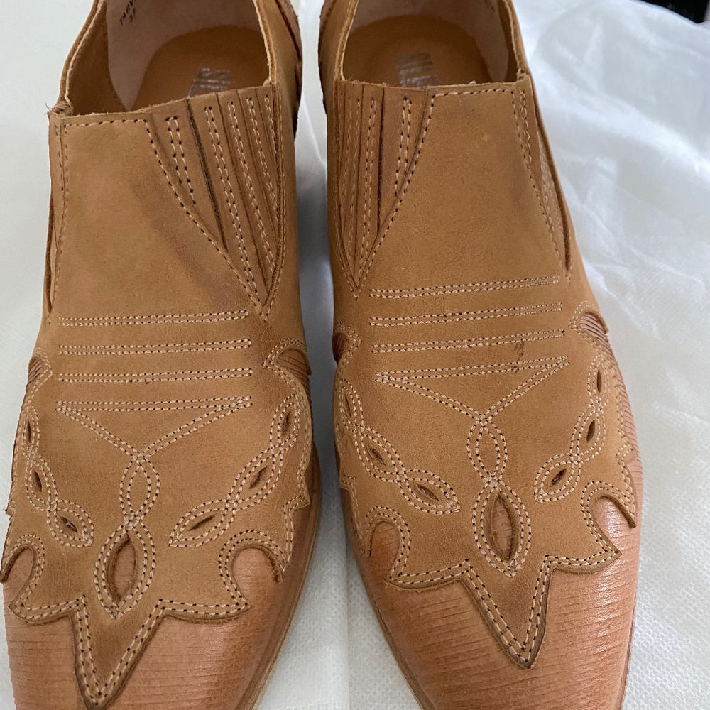 Womens beige  leather booties